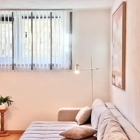 Flower House - Souterrain With Garden