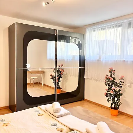 Flower House - Souterrain With Garden Apartman