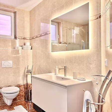 Flower House - Souterrain With Garden *