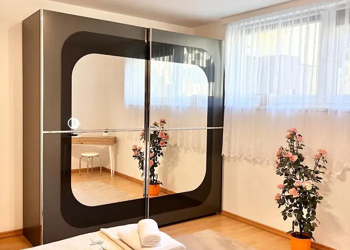 Flower House - Souterrain With Garden Lägenhet