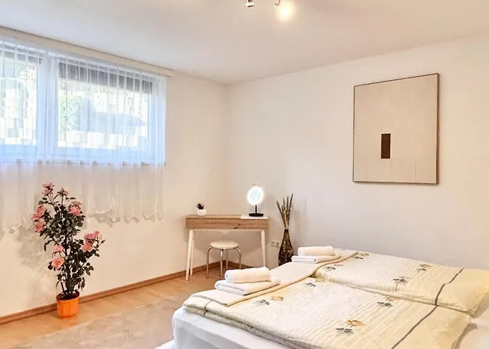 Lägenhet Flower House - Souterrain With Garden