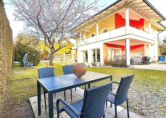 Flower House - Souterrain With Garden アパート